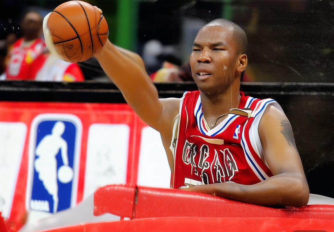 2007年NBA火箭对雄鹿巅峰对决：姚麦联手战新生代经典回顾(图3)