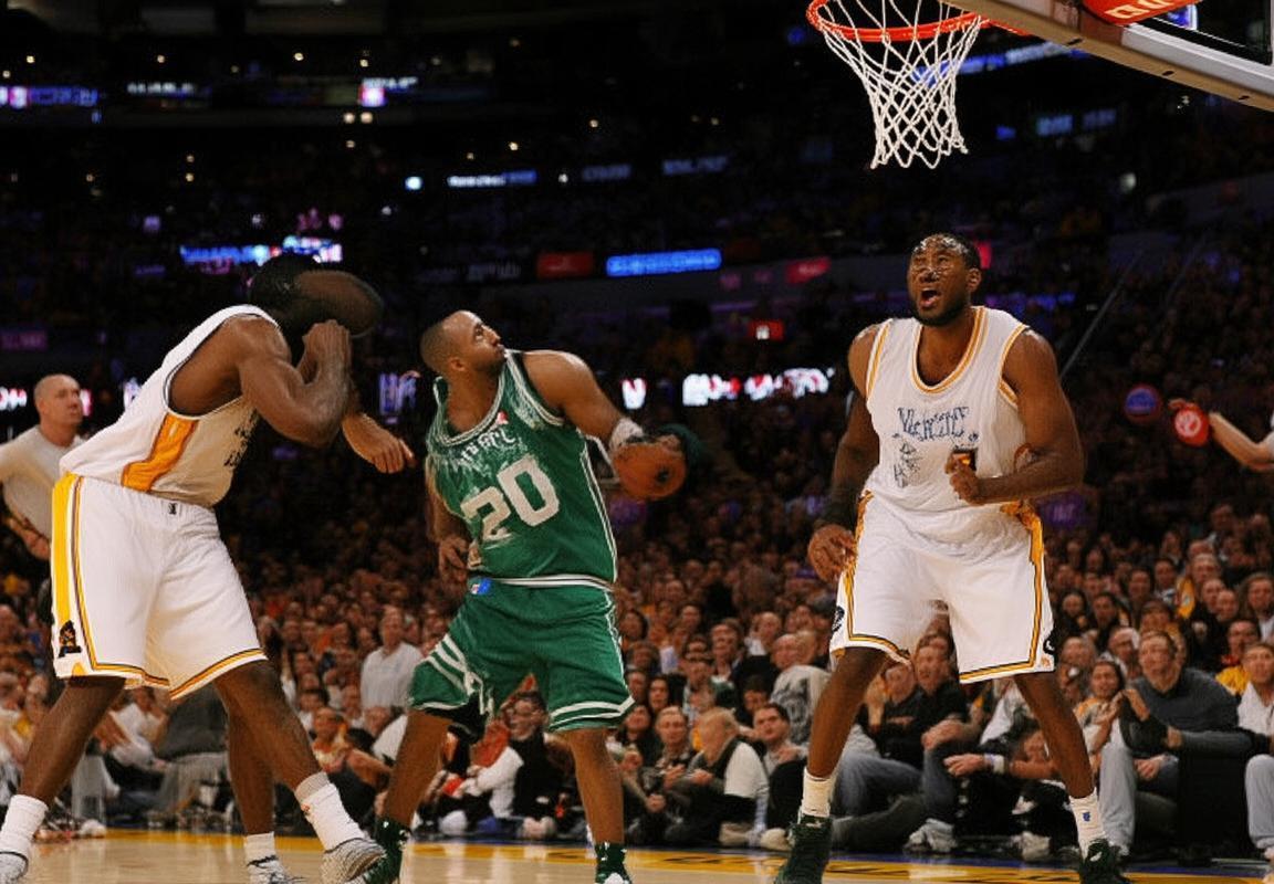 2010年湖人VS国王：篮球巅峰对决回顾